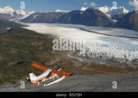 Turbo-Beaver Flug sehen über Knik Gletscher im Sommer in Yunan Alaska Stockfoto