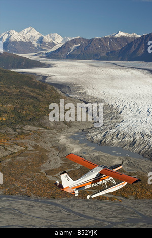 Turbo-Beaver Flug sehen über Knik Gletscher im Sommer in Yunan Alaska Stockfoto