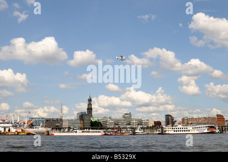 Blick Auf Den Hamburger Hafen Deutschland Blick auf den Hamburger Hafen Deutschland Stockfoto