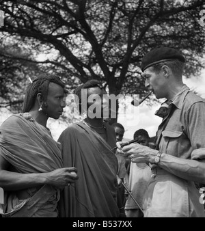 Ostafrikanische Erdnüsse Schema. In den späten 1940er Jahren versuchte die britische Regierung für den Anbau von Erdnüsse (Erdnüsse), riesige Plantagen in Tanganyika (jetzt bekannt als Tansania) zu schaffen. ; Hier zu sehen sind Dandies des Stammes Tragogo. O15015-003 Stockfoto