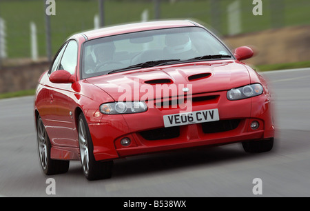 Fahrer, darunter ex-Fußballer ausprobieren für das erste Caribbeen-Racing-Team in Brands Hatch Luther Blissett am Steuer des Vauxhall Stockfoto