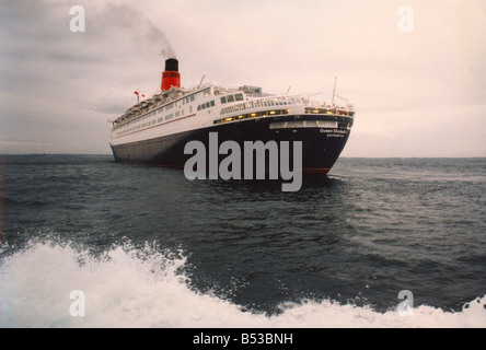 Die Queen Elizabeth II QE2 Schiff Segel über das Meer Stockfoto