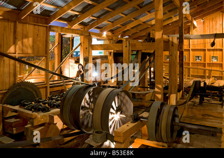 Reproduktion einer Protokollierung Werkstatt im Matakohe Kauri Museum, North Island, Neuseeland Stockfoto