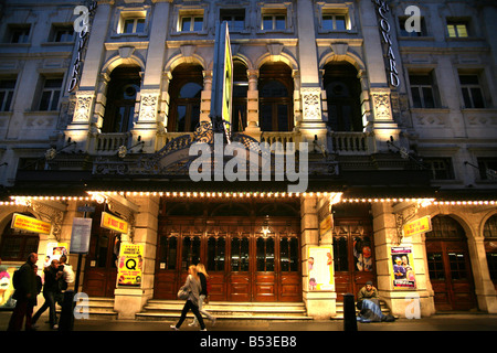 Noel Coward Theatre in London s West End Stockfoto