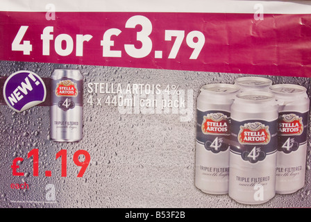 Plakat Werbung für billige Stella Artois Lager Starkbier außerhalb uk-Shop Stockfoto