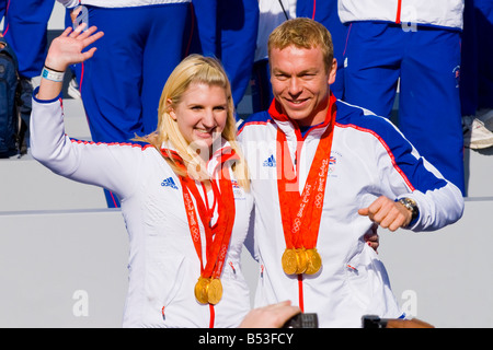 2008 Olympischen Helden parade Team GB, Trafalgar Square, Doppel-gold-Schwimmerin Rebecca Adlington & dreifach gold Radfahrer, Chris Hoy Stockfoto