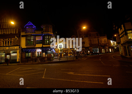 Bowness auf Windermere Dorf in der Nacht Stockfoto