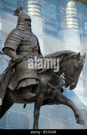 Mongol Statue am Parlamentsgebäude auf Sukhbaatar Platz Ulaanbaatar Mongolei Stockfoto