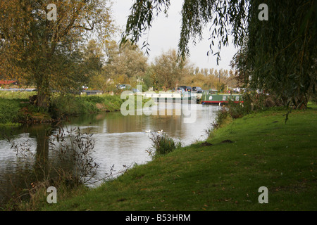 Marina auf dem Fluss Lerche auf Isleham Cambridgeshire Stockfoto