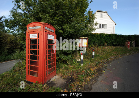 Rote Telefonzelle am Wartling in East Sussex UK Stockfoto