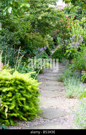 geheimen Pfad durch einen Garten Stockfoto