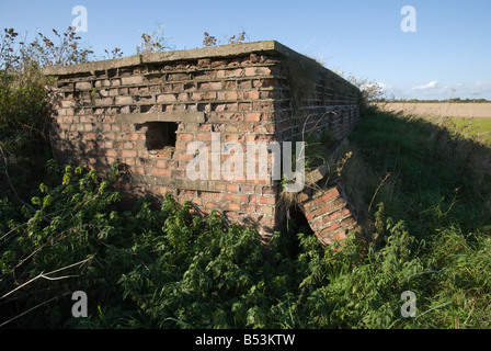 Ein Unterschlupf bei RAF Wellingore, Lincolnshire, England, einem stillgelegten Flugplatz des zweiten Weltkriegs. Stockfoto