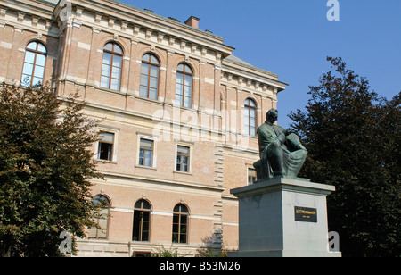 Galerie der alten Meister mit der Statue von Juraj Strossmayer Zagreb Kroatien Stockfoto