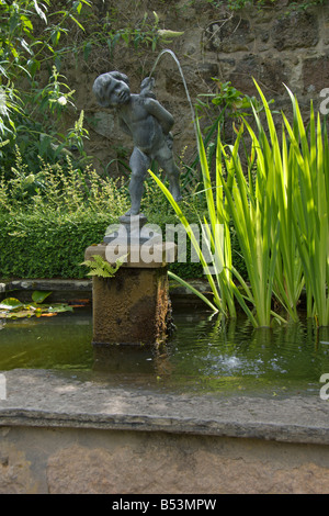 Wasserspiel Crathes Castle Gärten Banchory Aberdeenshire, Schottland, August 2008 Stockfoto