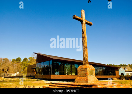 Virginia historische Jamestowne Jamestown Landung 1607 va Holz Kreuz Kennzeichnung erste englische Beerdigung Boden Amerika Archaearium Stockfoto