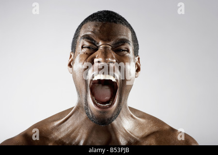 Verärgerte afrikanischen Mann schreien Stockfoto