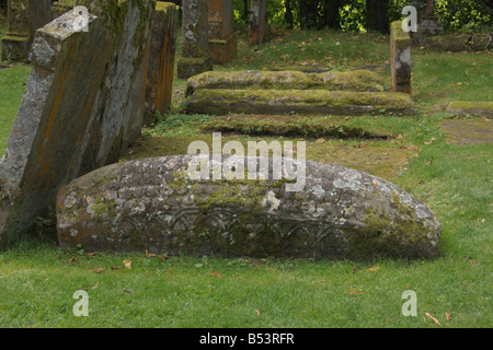 Viking Hog unterstützt Grabstein Luss Kirchhof Loch Lomond Nationalpark Argyll und Bute Schottland August 2008 Stockfoto