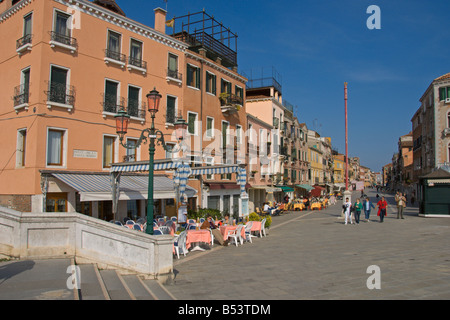 Suche entlang Ponte De La Veneta Marina aus Riva Degli Schiavoni Venedig Italien April 2007 Stockfoto