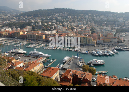 Am alten Hafen von Nizza im Süden von Frankreich Stockfoto