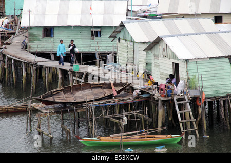 Häuser unter Mangroven Belakang Padang Riau Inseln Indonesien Stockfoto