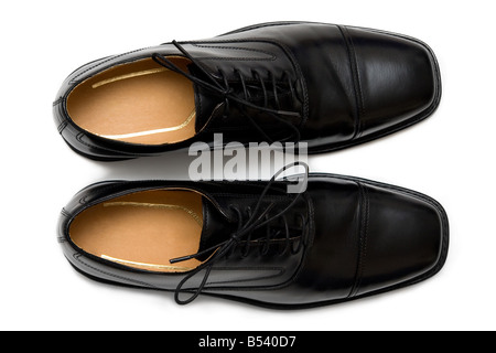 Klassische Herrenschuhe isoliert auf weißem Hintergrund (Ausschnitt). 16-BIT Tiff auch auf Anfrage erhältlich Stockfoto