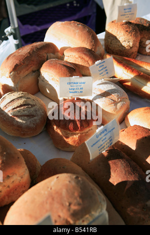 Vereinigtes Königreich West Sussex Arundel ein Bäcker stall in der monatlichen Farmers market Stockfoto