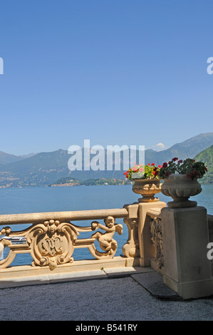 Eine atemberaubende Aussicht auf den Comer See aus der schönen Villa del Balbianello am Comer See, Italien Stockfoto