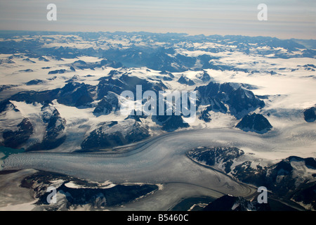 Aug 2008 - bedeckt ein Blick aus dem Flugzeug über den Schnee Berge Grönland Stockfoto