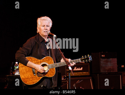 Graham Nash, Gesang und Gitarre an Obama Rallye, New York, USA, am 15. Oktober 2008 Stockfoto