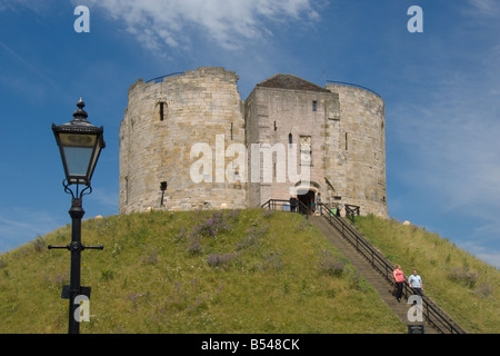 Clifford s Tower York Stadtzentrum Yorkshire England Juli 2008 Stockfoto