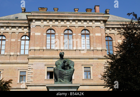 Galerie der alten Meister mit der Statue von Juraj Strossmayer Zagreb Kroatien Stockfoto