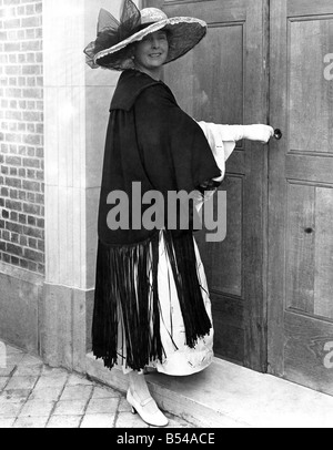 Ihre Königliche Hoheit Prinzessin Alice, Gräfin von Athlone, starb am Samstag im Kensington Palace in London 3rd. Januar, im Alter von 97 Jahren. Sie wurde am 25. Februar geboren. 1883, ein Enkel von Königin Victoria. Sie heiratete Königin Mary jüngsten Bruder, Prinz Alexander von Teck, 1904 und begleitete ihn später nach Kanada während des zweiten Weltkrieges als er, als Herr Athlone, Generalgouverneur wurde. Eine ruhige, zurückhaltende Dame in den strengen Traditionen der königlichen Leben erzogen, Prinzessin Alice war dennoch ein Sympathieträger gegen Ende ihres Lebens in London, wo sie gelegentlich gesehen in einem Bus oder shopping wäre Stockfoto