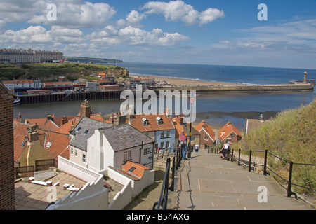 Hafen von Whitby Schritte gegen Bay North Yorkshire England Juli 2008 Stockfoto