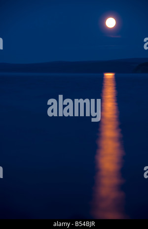 Mond steigt über den Khovsgol See Norden der Mongolei Stockfoto