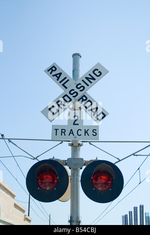 Railroad Crossing Zeichen in Amerika Stockfoto