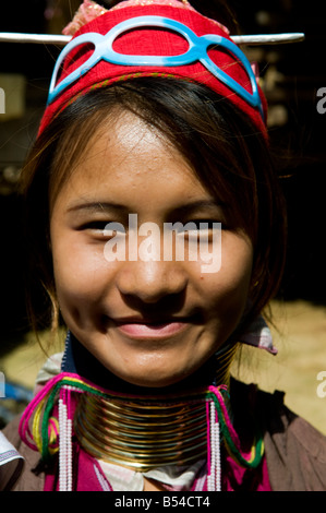 Porträt einer Frau Padong langen Hals Stockfoto