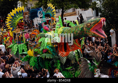 schweben Sie im Vereinigten Königreich 2008 London Notting Hill Karneval eines der größten Straßenfest in der Welt Stockfoto