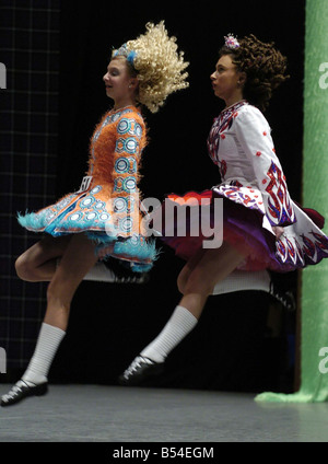 04 04 07 Bild zeigt Konkurrenten bei den irischen Tanz Weltmeisterschaften statt in der royal Concert Hall Glasgow Tänzer aus so fernen Ländern wie den USA Südafrika Australien und Kanada beteiligt waren Stockfoto