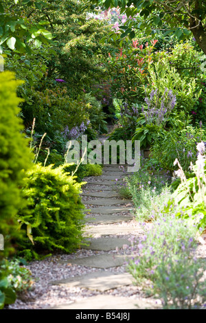 Weg durch den Garten Stockfoto