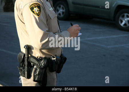 Las Vegas Cop ein Ticket schreiben Stockfoto