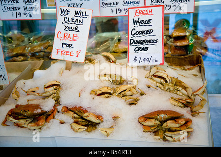 Frische Meeresfrüchte zu verkaufen am Pike Place Market in der Innenstadt von Seattle, Washington Stockfoto