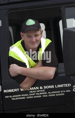 19 jährige Jim Wilson, Britians jüngste Klasse c (24 Tonnen LKW) Fahrer, arbeitet für Wisemans Molkerei, Redmill ind Immobilien Whitburn. Stockfoto