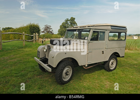 Sehr originelle historische 1950er Jahre Land Rover Series 1 88 In Kombi. Auf dem Dunsfold Sammlung Tag der offenen Tür 2006 ausgestellt. Stockfoto