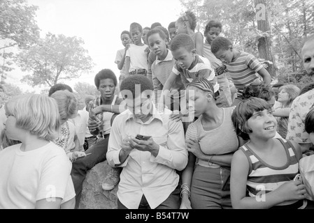 Muhammad Ali Cassius Clay Ausbildung bei seinem Pennsylvanian Mountain retreat für seinen Kampf gegen George Foreman in Zaire mit Familie Freunde und fans von August 27. 1974 27 08 1974 74 5147 lokale Beschriftung Mohamed Stockfoto