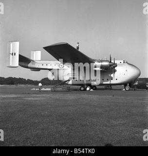 Farnborough Airshow 1953. Die Blackburn militärische Transportflugzeug geparkt auf dem Laufsteg. September 1953 D5501-001 Stockfoto