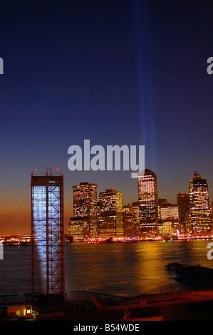 Olafur Eliasson Kunst im öffentlichen Raum Wasserfall im East River Manhattan in der Nähe von Brooklyn Höhe vom 26. Juni bis Oktober 2008 während der 11. September 2008 Stockfoto