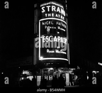 Namen der Bühne zeigt in Lichter am Londoner Theater (Nachtaufnahmen). Seitensprung. Dezember 1953 D7325-008 Stockfoto