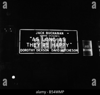 Namen der Bühne zeigt in Lichter am Londoner Theater (Nachtaufnahmen). Solange sie glücklich sind. Dezember 1953 D7325-011 Stockfoto