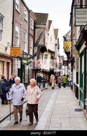 Käufer auf den Trümmern in York, England, "Great Britain" Stockfoto