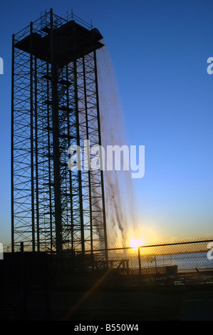 Olafur Eliasson Kunst im öffentlichen Raum Wasserfall im East River Manhattan in der Nähe von Brooklyn Höhe vom 26. Juni bis Oktober 2008 Stockfoto